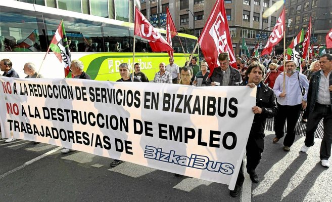 Los trabajadores de Bizkaibus durante una manifestación.