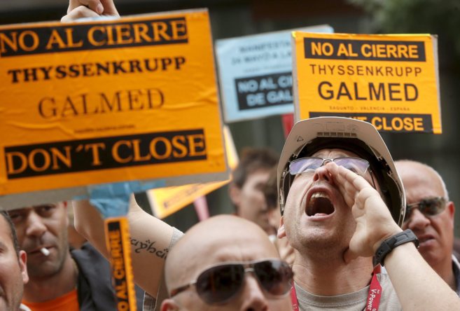 Los trabajadores de Galmed protestan por el cierre de la empresa en...
