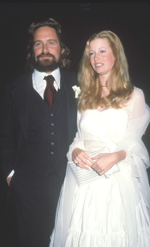 Douglas se cas con Diandra Luker en 1977. Tuvieron un hijo, Cameron...