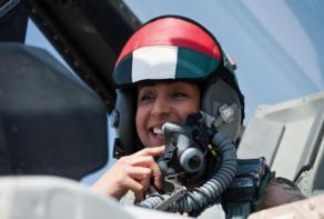 Al Mansuri, piloto femenina de Emiratos rabes.