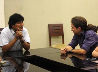 Pablo Iglesias con Evo Morales en Santa Cruz.
