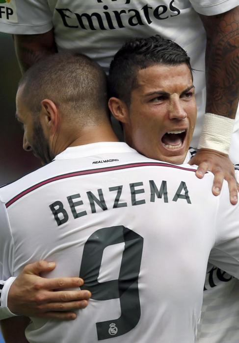 Cristiano celebra su gol ante el Villarreal con Benzema.