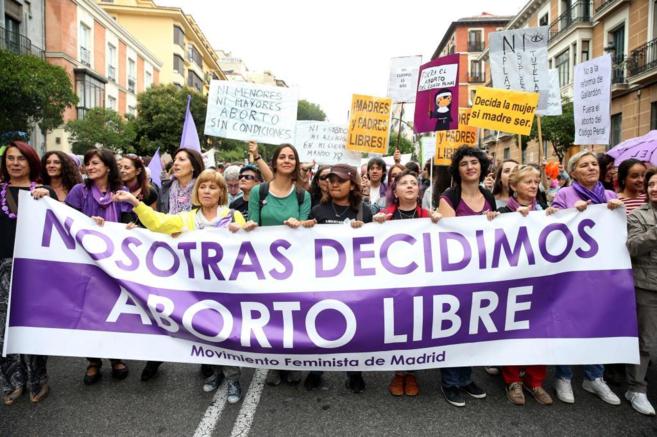 Participantes en la manifestacin de Madrid en favor del derecho al...
