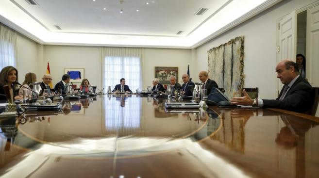 El presidente Mariano Rajoy y sus ministros, en el Consejo...