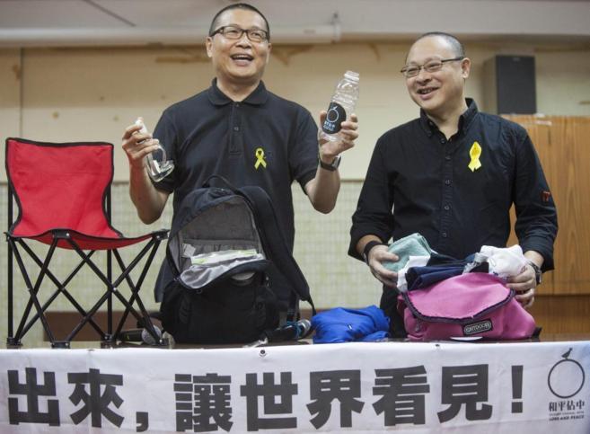 El profesor Chan Kin-man (a la izquierda), y el doctor Benny Tai,...