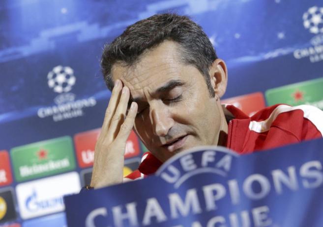 Valverde gesticula ante los medios en la rueda de prensa previa al...