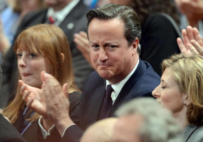 El primer ministro britnico David Cameron aplaude el discurso de...