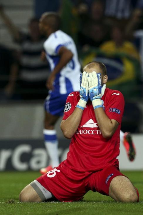 Sergey Chernik, tras recibir gol en el partido ante el Oporto.