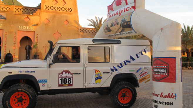 Equipo patrocinado por Marina d'Or, en Marruecos.