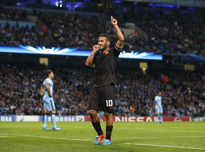Totti celebra su gol al Manchester City.