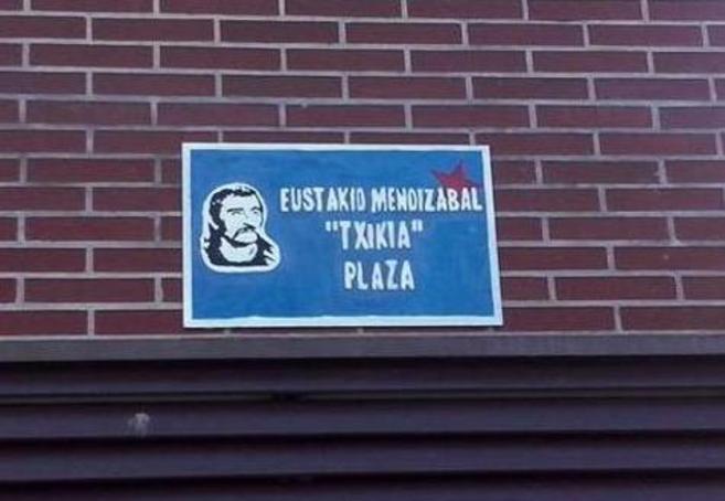 La placa en recuerdo al miembro de ETA Eustakio Mendizabal,...