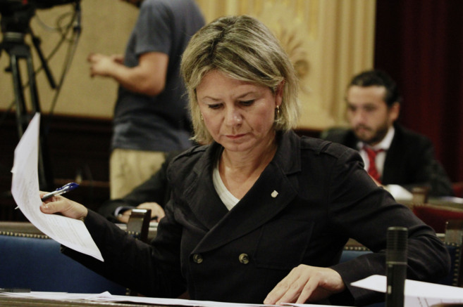 La nueva consellera de Educacin, Nria Riera, en el Parlament.