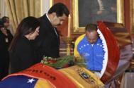Nicols Maduro junto a su mujer en la capilla ardiente de Robert Serra.
