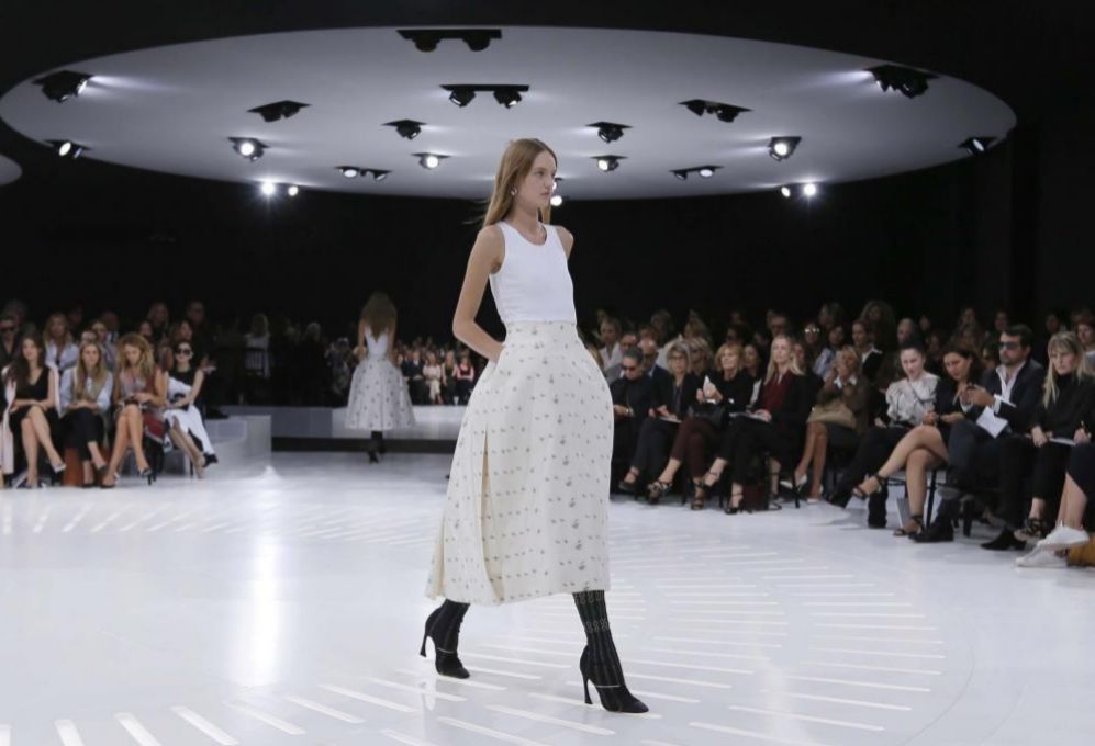 La coleccin de Raf Simons para Dior mostr unas llamativas botas de...