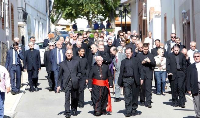 El arzobispo recorre Villagordo del Cabriel, el primer puebo de la...