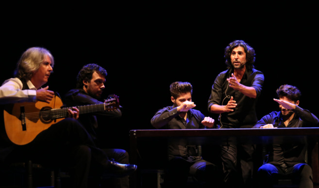 Un momento de la actuacin de Arcngel en el Teatro Lope de Vega.