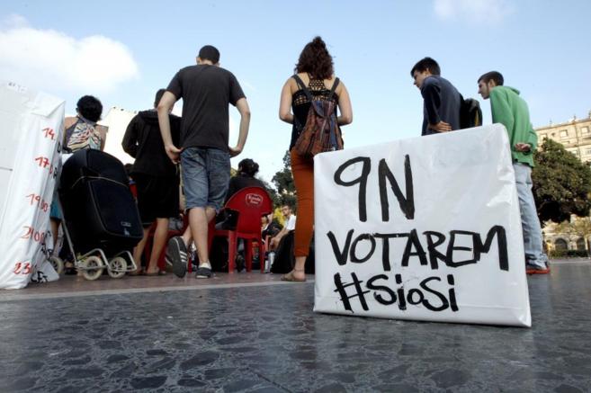 Independentistas acampados pro consulta del 9-N en la Plaza de...