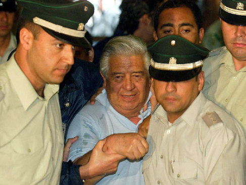 El ex jefe de la polica secreta de Pinochet, a su llegada al...