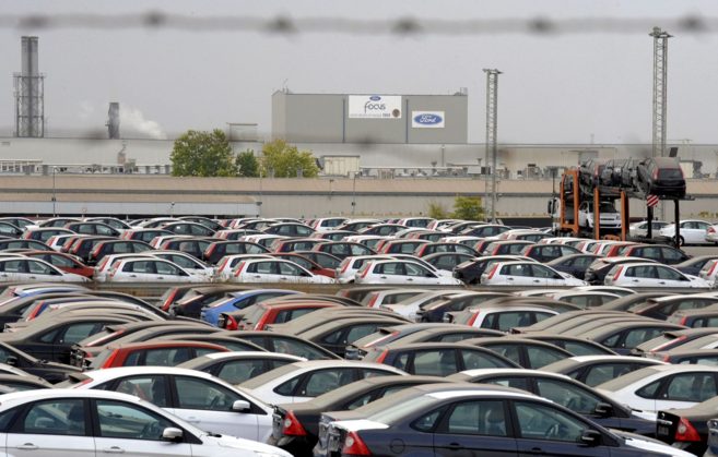 Modelos de Ford estacionados en la planta de Almussafes (Valencia).