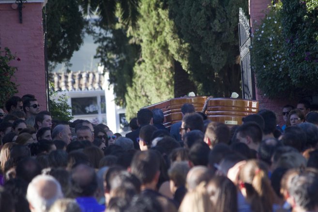 Imagen del entierro de los jvenes asesinados en Ubrique (Cdiz).