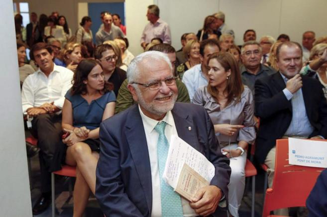 El presidente del las Cortes Valencianas, Juan Cotino, antes del...