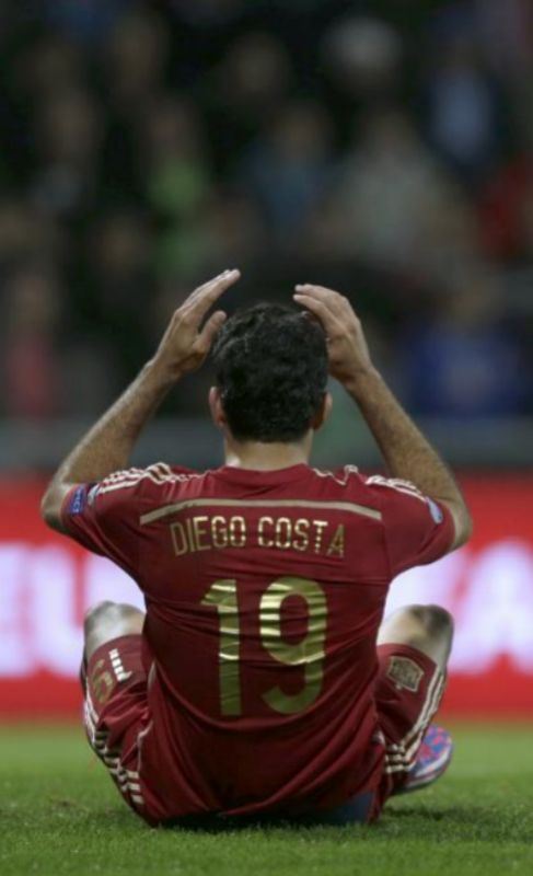 Desesperacin de Diego Costa tras una ocasin errada.