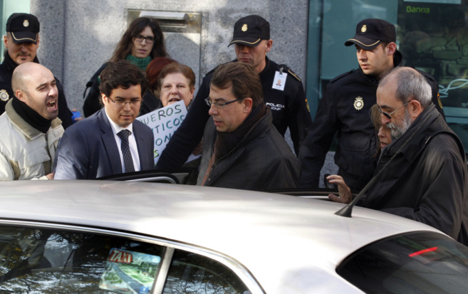 Francisco Baquero se monta en un taxi tras comparecer en la Audiencia...