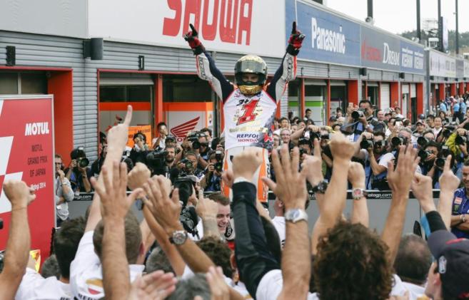 Mrquez celebra su segundo Mundial de MotoGP, sentenciado en Motegi.