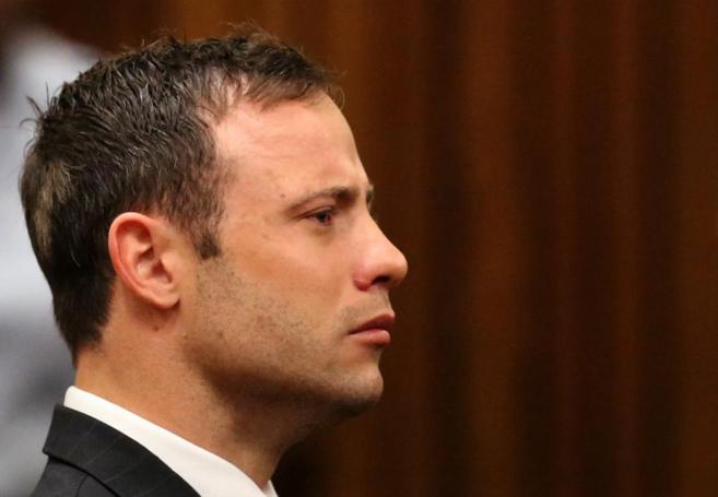 Oscar Pistorius, en un momento de su juicio, tras la muerte de Reeva...