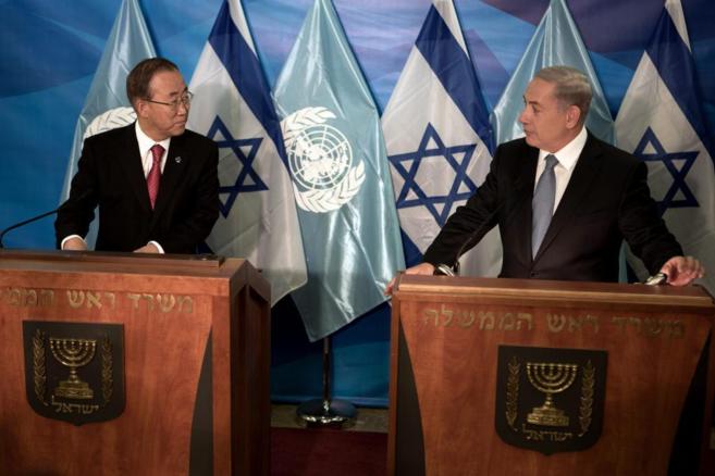 El secretario general de la ONU, Ban Ki-moon (i), y el primer ministro...