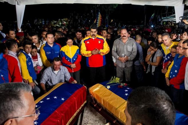 El presidente de Venezuela, Nicols Maduro, participa en el entierro...