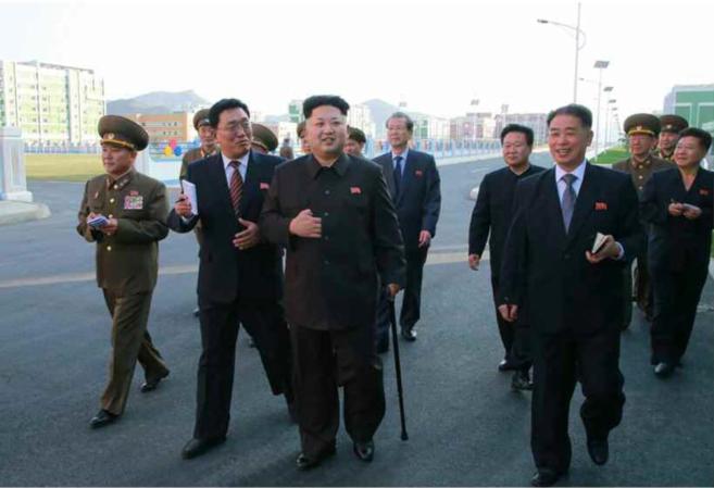 Kim Jong-un inspecciona un nuevo complejo inmobiliario en Pyongyang.