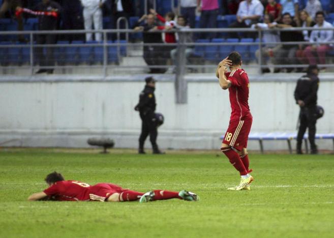 Sal y Sandro, tras acabar el partido ante Serbia.