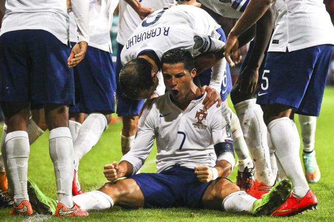 Cristiano Ronaldo celebra el gol de la victoria de Portugal en...