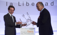Aznar entrega el Premio FAES de la Libertad a Krauze.