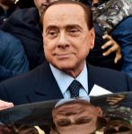 Silvio Berlusconi abandona el tribunal de Milan el pasado 23 de abril