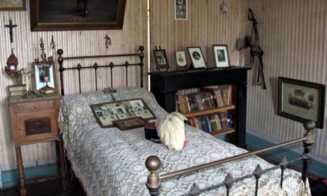 La habitacin de Hubert Rochereau en una casa en Blbre, Francia.