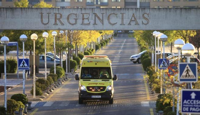 Vista de la entrada de urgencias del hospital de Alcorcn, el primer...
