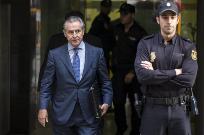 El ex presidente de Caja Madrid, Miguel Blesa, a su salida de la...