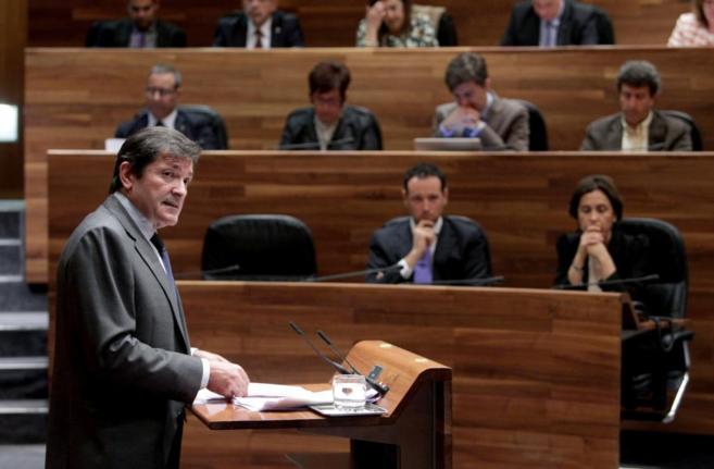 El presidente del Principado, Javier Fernndez, en el Parlamento...