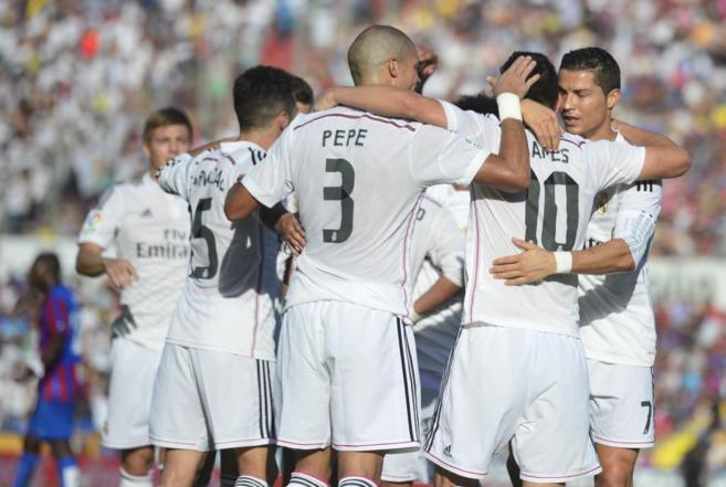 El Real Madrid celebra uno de los cinco goles logrados en el Ciutat de...