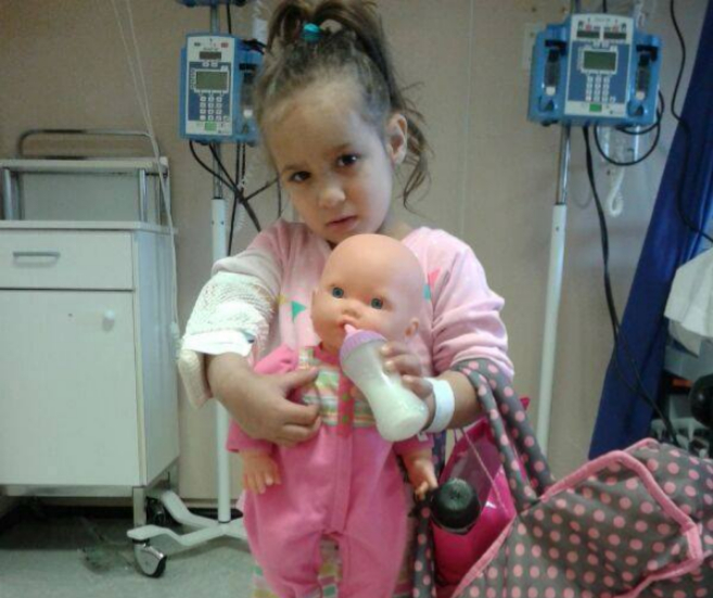 La pequena Jaqueline, de 5 años, que se encuentra en el Hospital de...