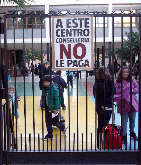 Protesta de un colegio concertado de Valencia cuando Conselleria les...