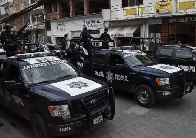 La Policía Federal de México en las calles de Teloloapan