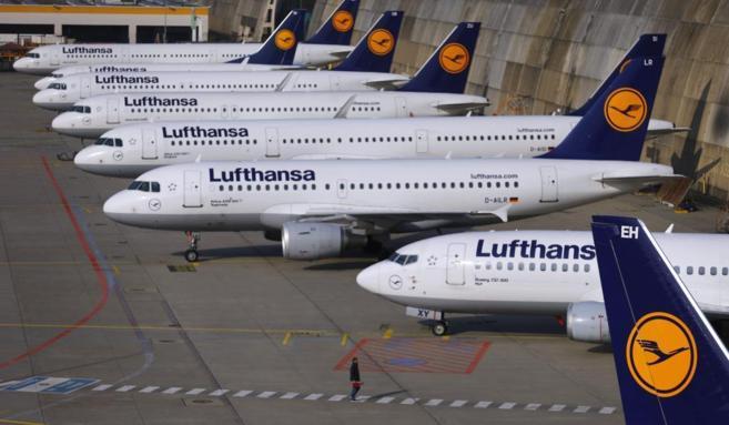 Aviones de Lufthansa paralizados en el aeropuerto de Frncfort.