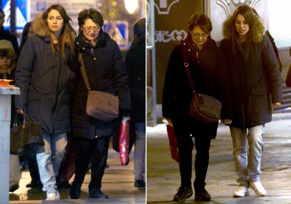 Blanca pasea junto a su madre por las calles de Madrid.