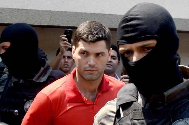 El detenido, Tiago Gomes da Rocha, custodiado por la polica.