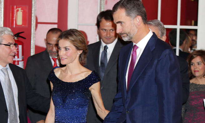 Felipe VI y Doa Letizia junto Casimiro Garca-Abadillo, director de...