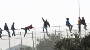 Nuevo intento de inmigrantes de entrar a Melilla. | EFE