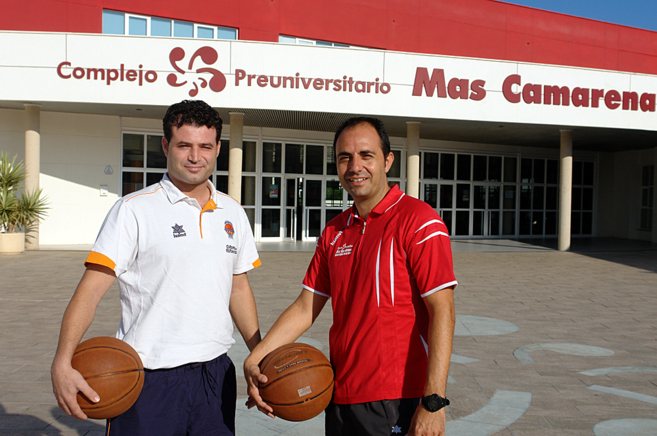 Imagen de tcnicos de baloncesto en el complejo preuniversitario Mas...